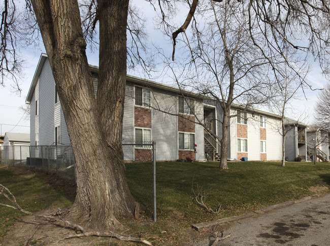 Eagles Nest Apartments in Council Bluffs, IA - Building Photo - Building Photo