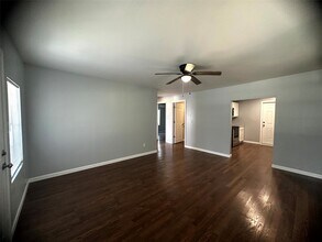 127 12th St in Onalaska, TX - Building Photo - Building Photo