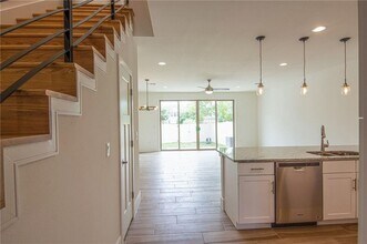 204 Conservation Dr in Austin, TX - Foto de edificio - Building Photo
