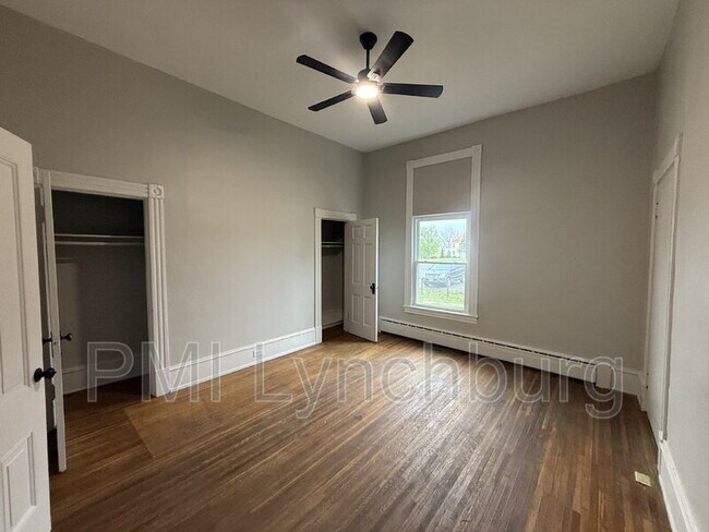 922 Floyd St in Lynchburg, VA - Foto de edificio - Building Photo