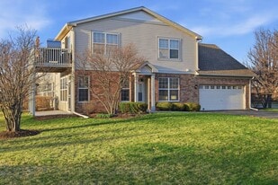 1586 Millbrook Dr in Algonquin, IL - Building Photo