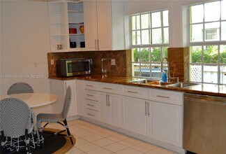 710 S Mashta Dr in Key Biscayne, FL - Building Photo - Building Photo