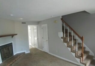 2416 Scott Valley Dr in Nashville, TN - Foto de edificio - Building Photo