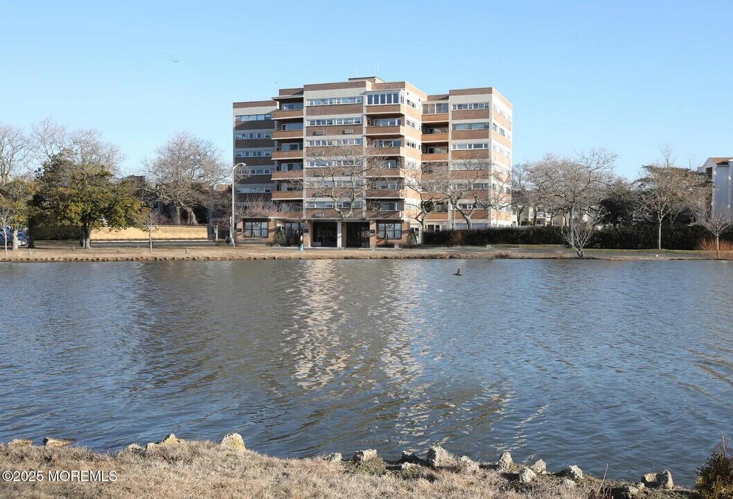 321 Sunset Ave in Asbury Park, NJ - Building Photo