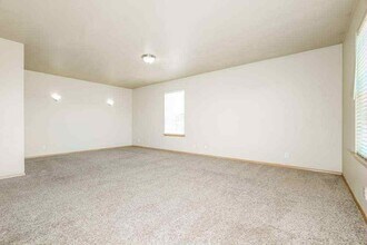 17407 17th Ave E in Spanaway, WA - Foto de edificio - Building Photo