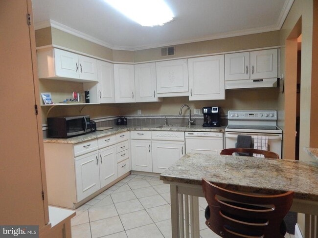 100 Castletown Rd in Lutherville Timonium, MD - Building Photo - Building Photo