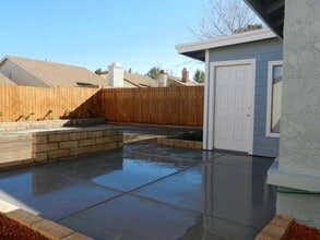 37632 13th St E in Palmdale, CA - Building Photo - Building Photo