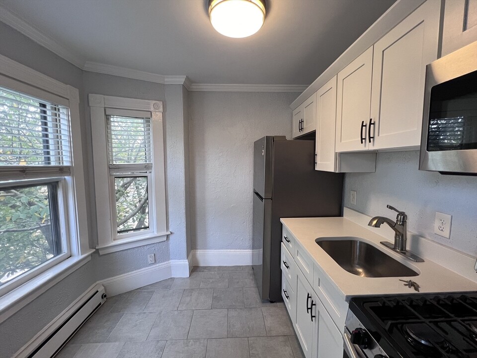 2512 Massachusetts Ave-Unit -2A in Cambridge, MA - Building Photo