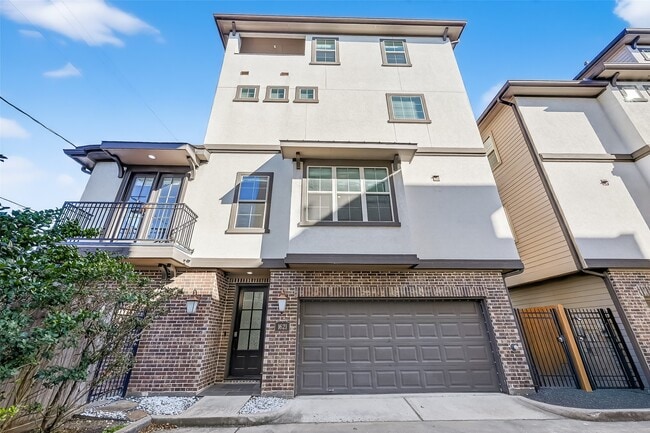 property at 1621 Rosewood St