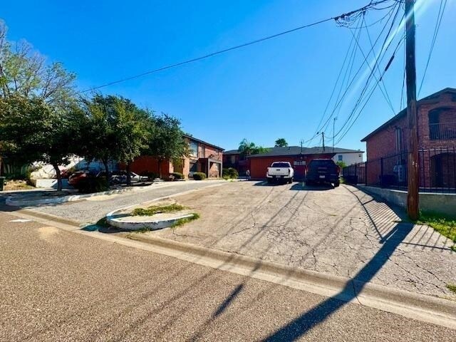 1305 Tilden Ave-Unit -5 in Laredo, TX - Building Photo - Building Photo