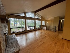 5831 NW Newberry Hill Rd in Silverdale, WA - Building Photo - Building Photo