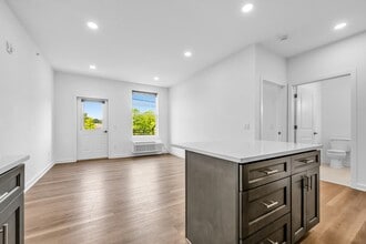 315 Railroad Ave in East Rutherford, NJ - Building Photo - Building Photo