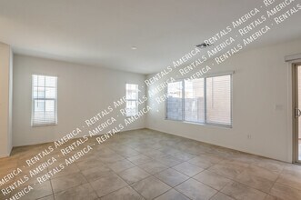 1071 E Descent St in Tucson, AZ - Foto de edificio - Building Photo