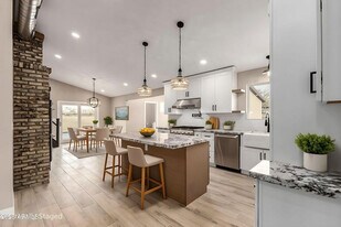 2330 US-93 in Wickenburg, AZ - Building Photo