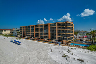 Villa Madeira Condominiums in Madeira Beach, FL - Building Photo - Building Photo