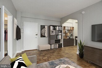 1010 25th St NW-Unit -708 in Washington, DC - Building Photo - Building Photo