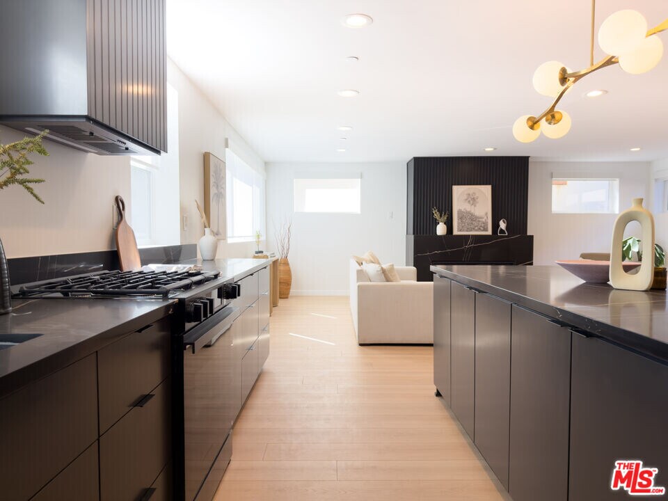 2220 1/2 Aaron St in Los Angeles, CA - Building Photo