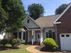 6127 S Mayfair Cir in Williamsburg, VA - Building Photo