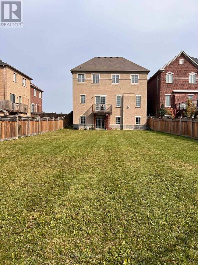 8 Crane St in Aurora, ON - Building Photo - Building Photo