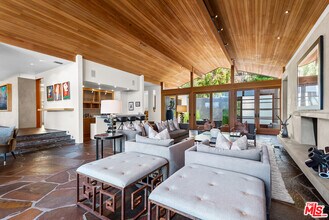 4305 Clear Valley Dr in Los Angeles, CA - Building Photo - Building Photo