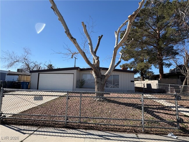 365 Upland Blvd in Las Vegas, NV - Building Photo - Building Photo