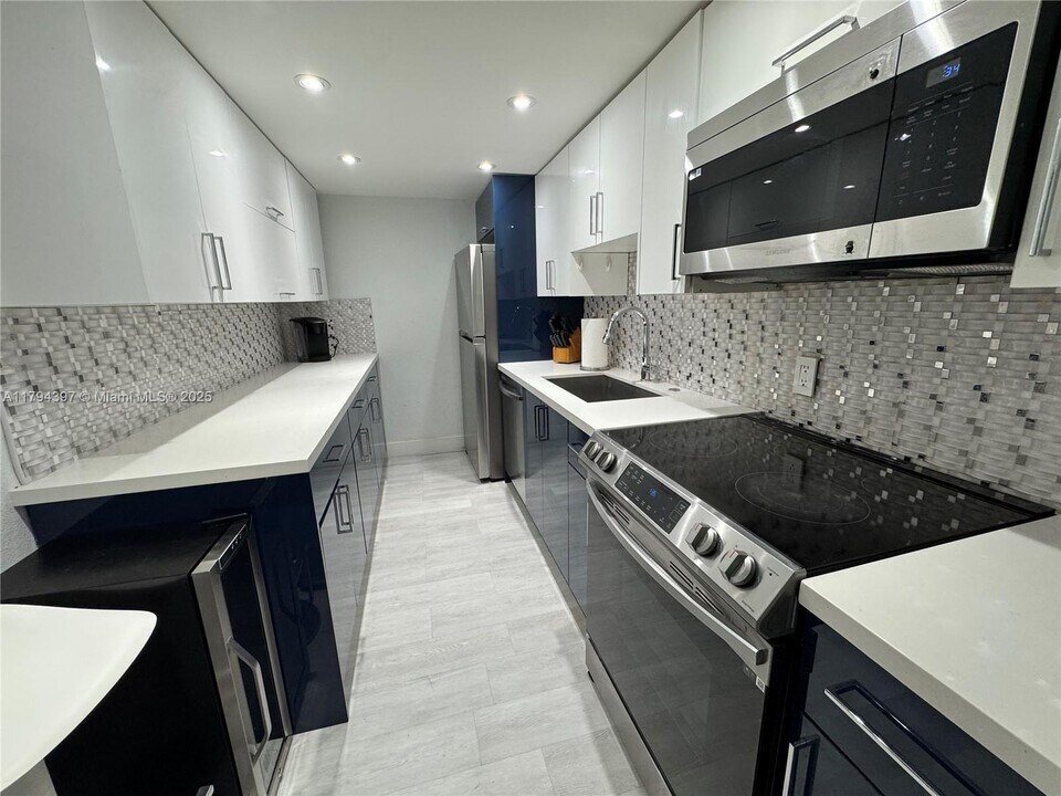 1251 NE 108th St in Miami, FL - Building Photo