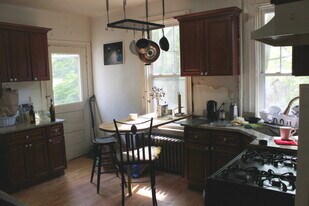 17 Putnam Ave, Unit 17-A in Cambridge, MA - Building Photo