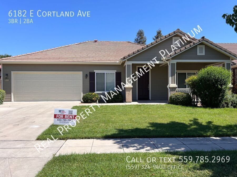 6182 E Cortland Ave in Fresno, CA - Building Photo