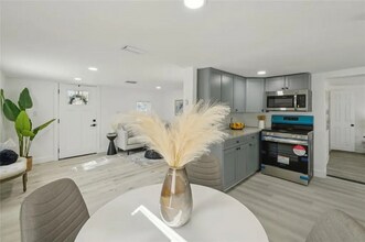 2111 E Ellicott St in Tampa, FL - Building Photo - Building Photo