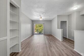 Cottonwood in Dallas, TX - Foto de edificio - Building Photo