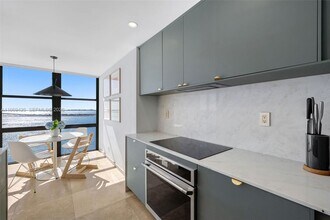 1915 Brickell Ave in Miami, FL - Building Photo - Building Photo