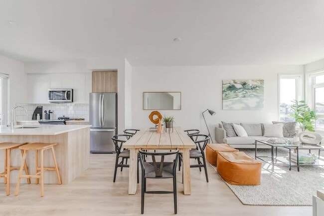 857 Belmont Dr SW in Calgary, AB - Building Photo - Building Photo