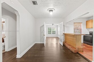 836 W 40th St-Unit -2 in Miami Beach, FL - Building Photo - Building Photo