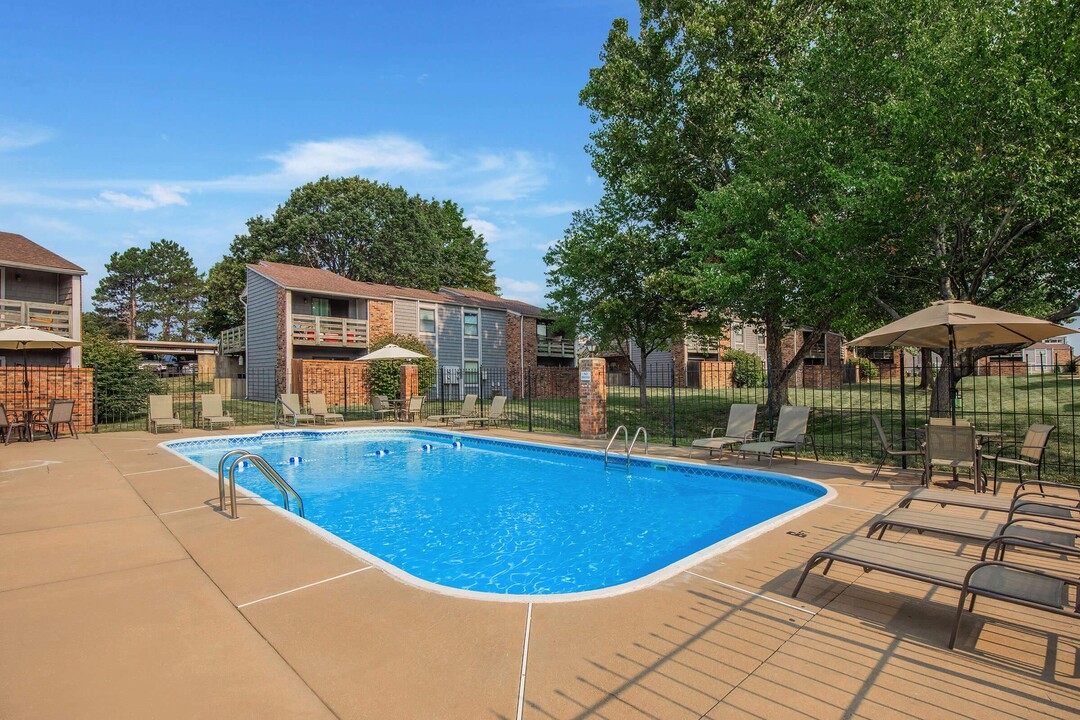 Ramsgate Apartments and Townhomes in Olathe, KS - Building Photo