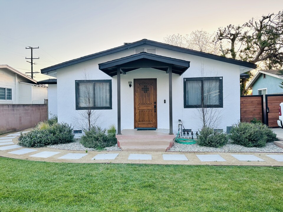 525 Sycamore Pl in Inglewood, CA - Building Photo