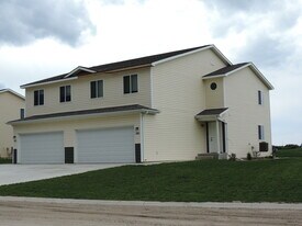 822 Knife River Dr in Stanley, ND - Building Photo