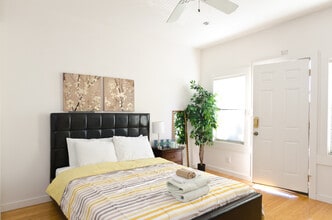 202 Bicknell Ave, Unit 5w in Santa Monica, CA - Foto de edificio - Building Photo