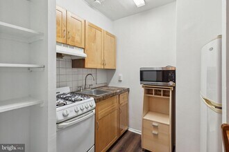2101 Chestnut St in Philadelphia, PA - Building Photo - Building Photo