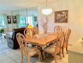 611 S Hollybrook Dr in Pembroke Pines, FL - Building Photo - Building Photo