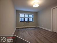 456 W Barry Ave, Unit 221 in Chicago, IL - Building Photo - Building Photo