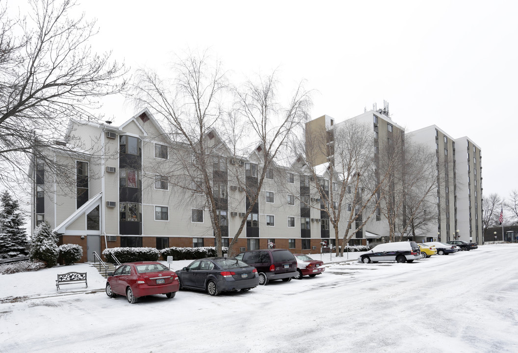 Parkview Villa in Columbia Heights, MN - Building Photo