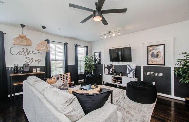 2216 Chenevert St in Houston, TX - Building Photo - Building Photo