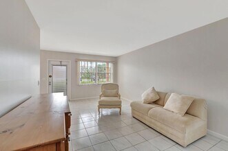 1004 Newcastle A in Boca Raton, FL - Building Photo - Building Photo