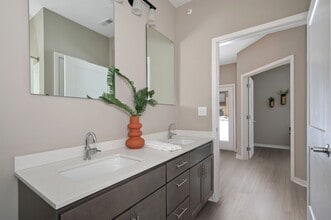 Vicinity at Memorial Pointe in Southgate, KY - Building Photo - Interior Photo