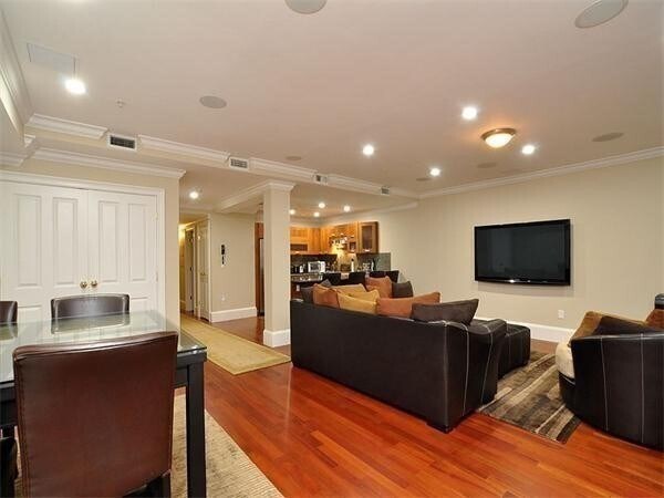 19 Bay State Rd, Unit 1 in Boston, MA - Building Photo - Building Photo