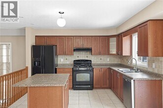 557 Wood Nettle Way in Waterloo, ON - Building Photo - Building Photo