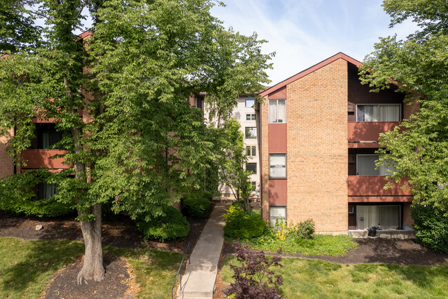 Alpine Terrace Condominiums in Cincinnati, OH - Foto de edificio - Building Photo