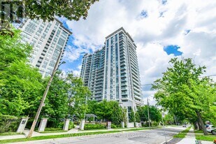 17 Anndale Dr in Toronto, ON - Building Photo