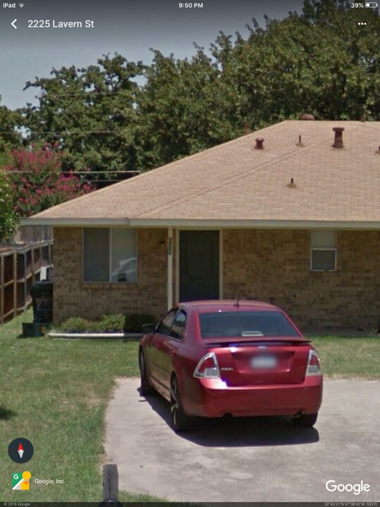 2225 Lavern St in Arlington, TX - Foto de edificio