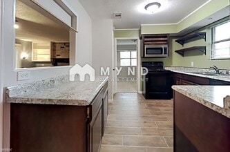 10019 Golden Sunshine Dr in Houston, TX - Foto de edificio - Building Photo
